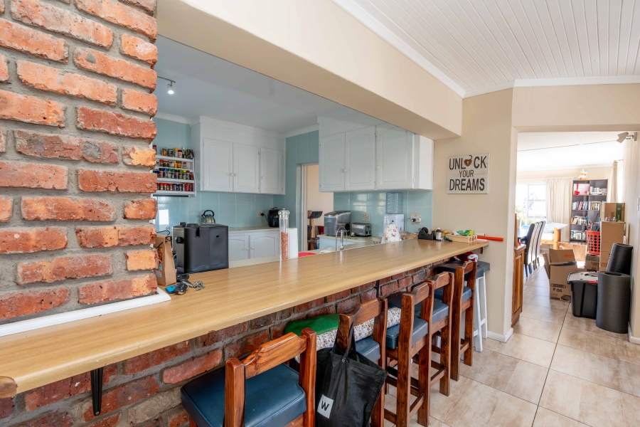 8 Bedroom Property for Sale in Middedorp Western Cape